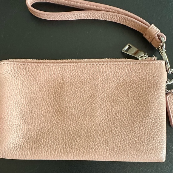 Coach double wristlet, light pink. One zip pocket has two card holders - Picture 2 of 5